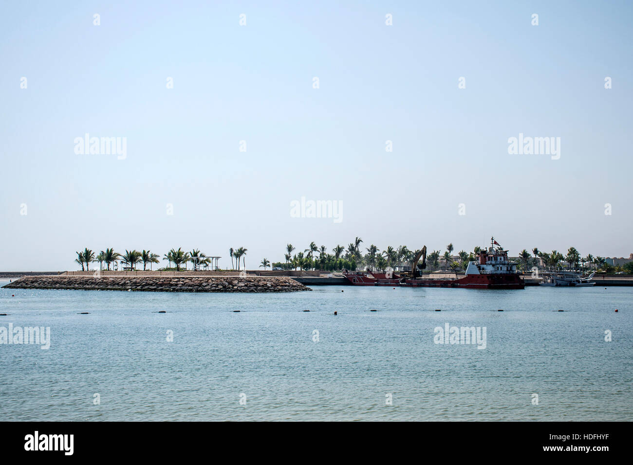 Boot-Bagger schaffen Land Küste in souligen Bay Salalah Oman 2 Stockfoto