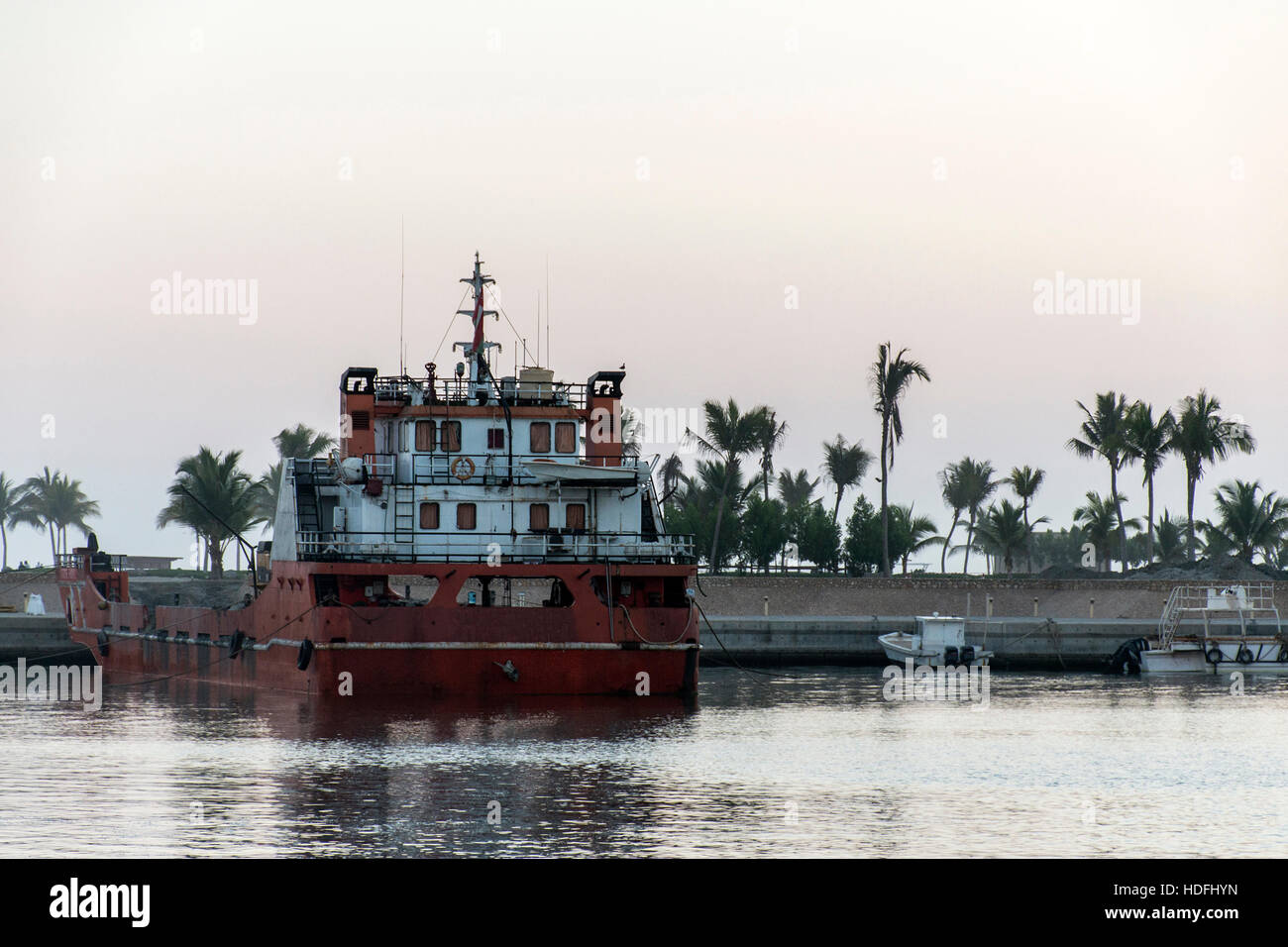 Boot-Bagger schaffen Land Küste im souligen Bay Salalah Oman 4 Stockfoto