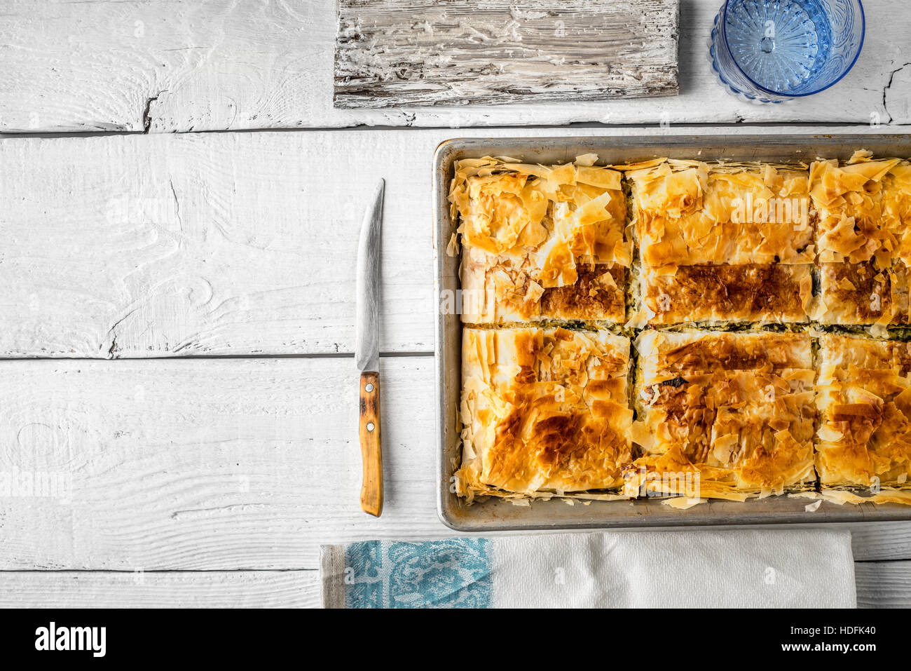 Kuchen Kuchen Bäckerei Konditorei Spanakopita Teig backen Stockfoto