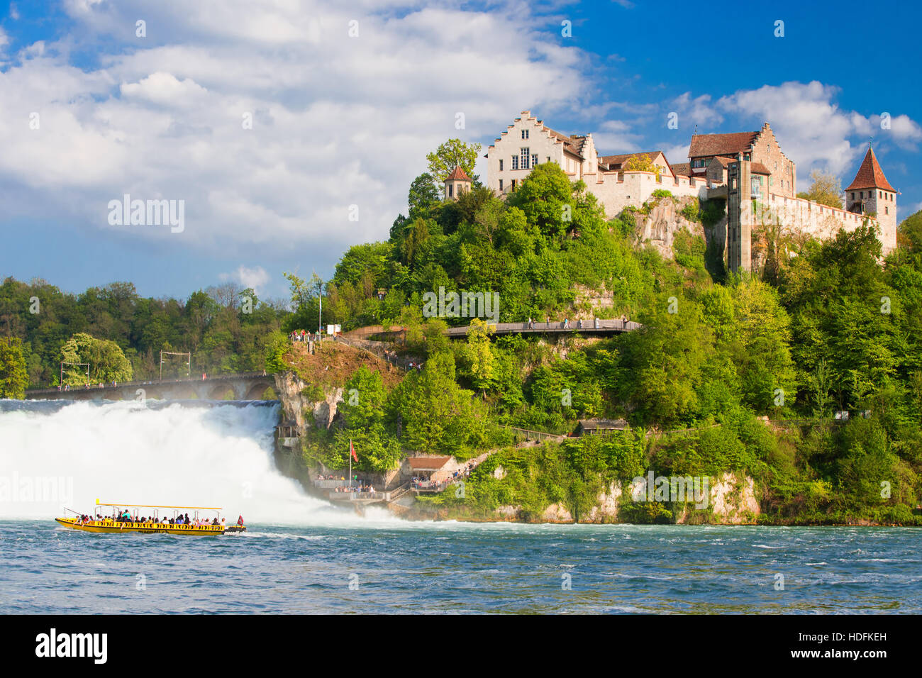 Rheinfall, den größten schlichten Wasserfall in Europa befindet sich in der Nähe von Schaffhausen in der Schweiz Stockfoto