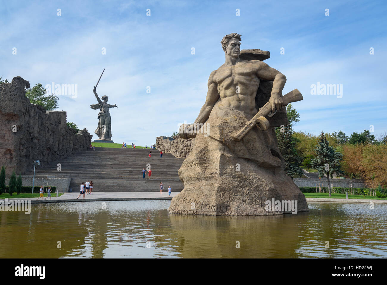 Volgograd, Russland - 31. August 2016: Stehend auf den Tod-Platz. Memorial Komplex Mamajew Kurgan in Wolgograd. Mamajew-Kurgan Memorial Komplex domin Stockfoto