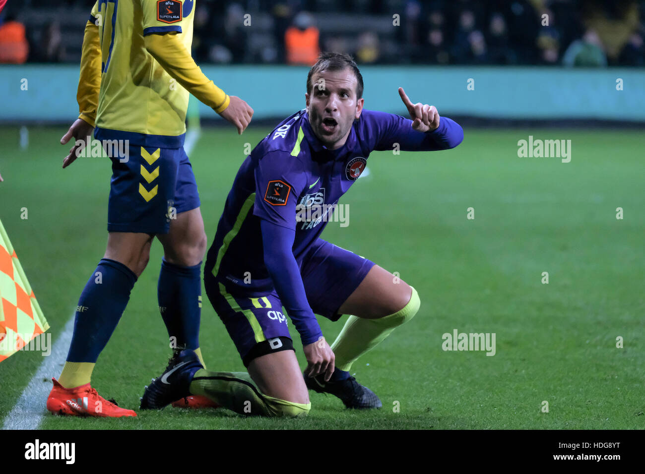 Kopenhagen, Dänemark. 11. Dezember 2016.  Fußballspieler Rafael van der Vaart FC Midtjylland in Aktion während des Spiels ALKA Superliga zwischen Brøndby IF und FC Midtjylland im Brøndby Stadion gesehen. Bildnachweis: Kim M. Leland/Alamy Live-Nachrichten Stockfoto