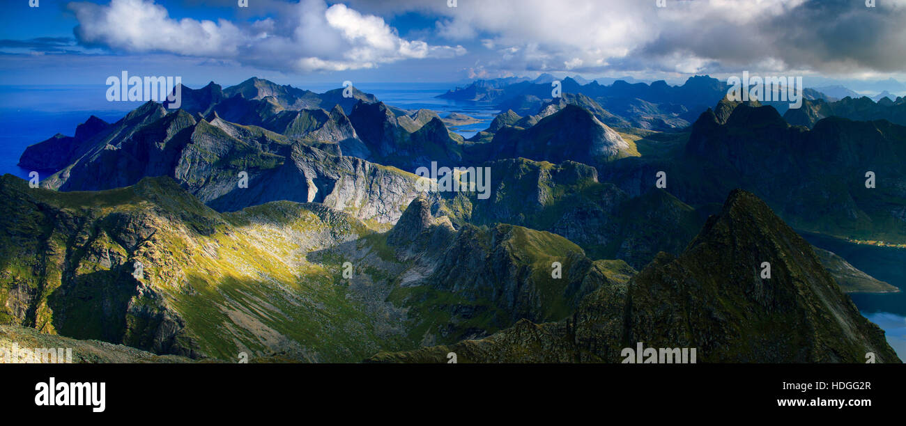 Hermannsdalstinden Gipfel in Lofoten, Norwegen Stockfoto