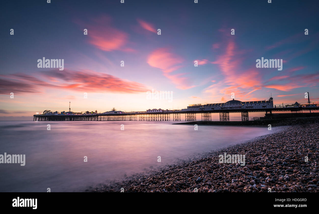 Palace Pier von Brighton bei Sonnenuntergang Stockfoto