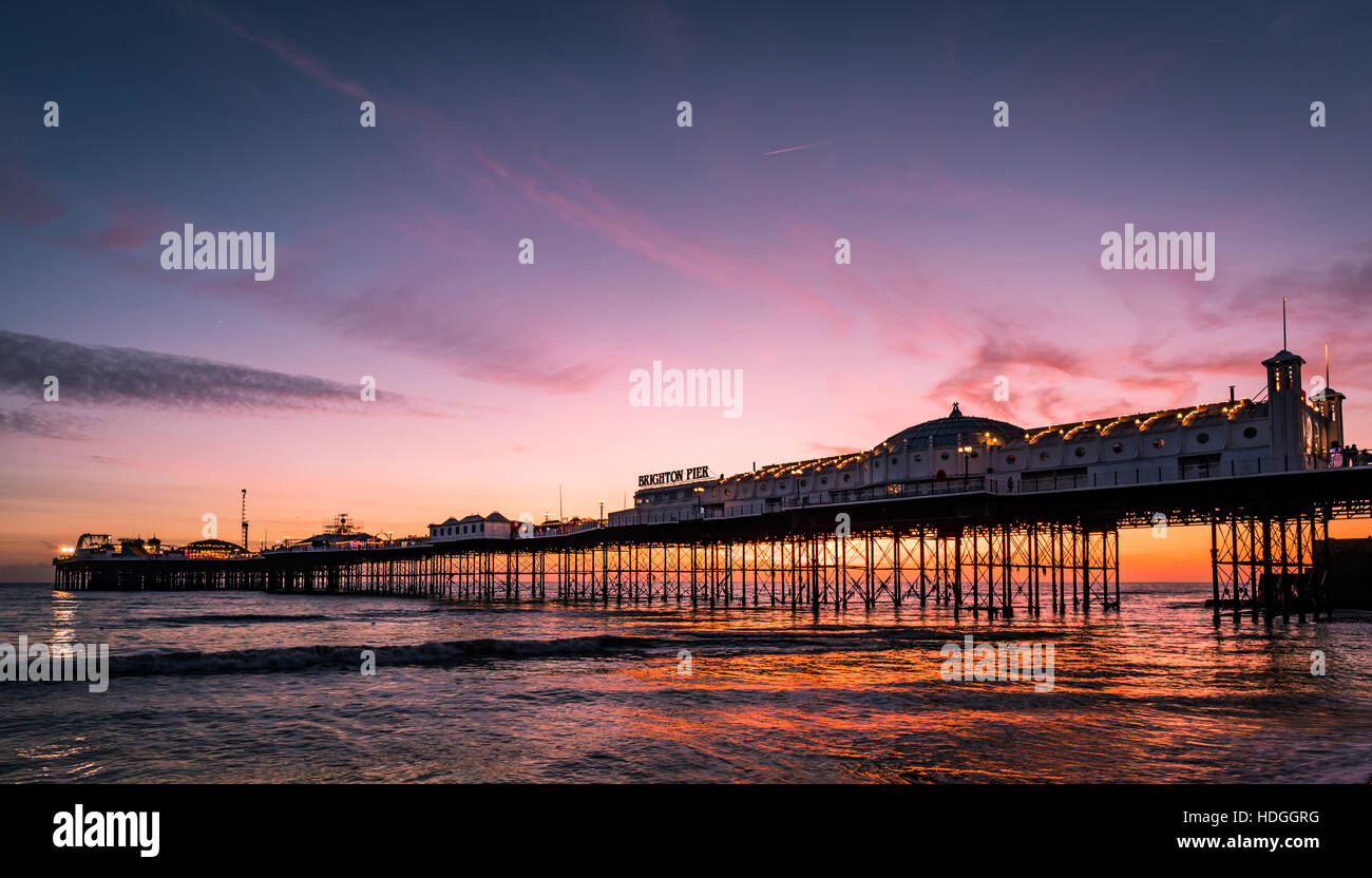 Palace Pier von Brighton bei Sonnenuntergang Stockfoto