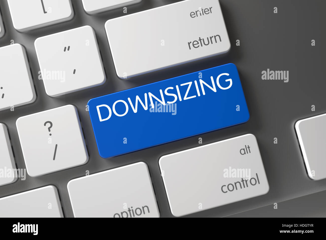 Downsizing-Konzept modernisiert Tastatur mit Downsizing auf blau geben Sie Tastatur Hintergrund, Fokus ausgewählt. 3D Illustration. Stockfoto