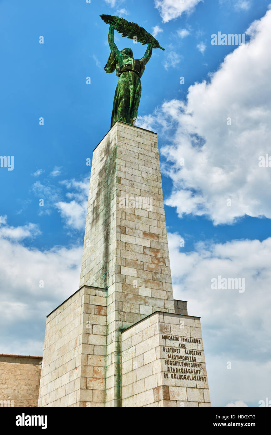 Freiheitsstatue auf Gellert-Hügel in Budapest am Sommertag. Hungury. Stockfoto