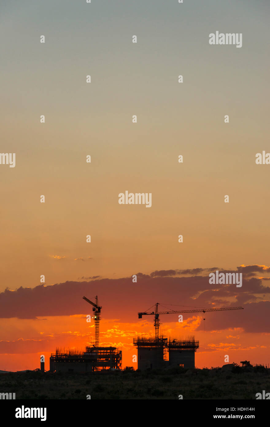 Bau Simbabwe Afrika Kran Sonnenuntergang entwickeln Stockfoto