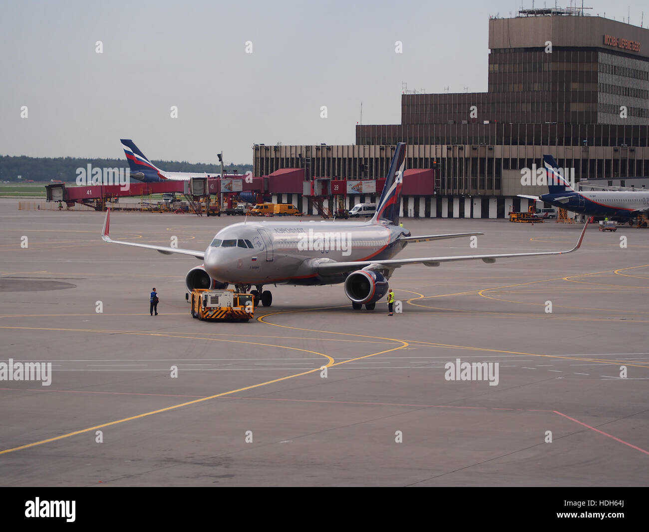 Das Flugzeug VQ-BST, eine Boeing 737-800, wird am Flughafen Sheremetyevo gezeigt. Dieser Flughafen in Moskau ist ein wichtiger Drehkreuz für internationale Flüge und ein bedeutendes Tor nach Russland. Stockfoto