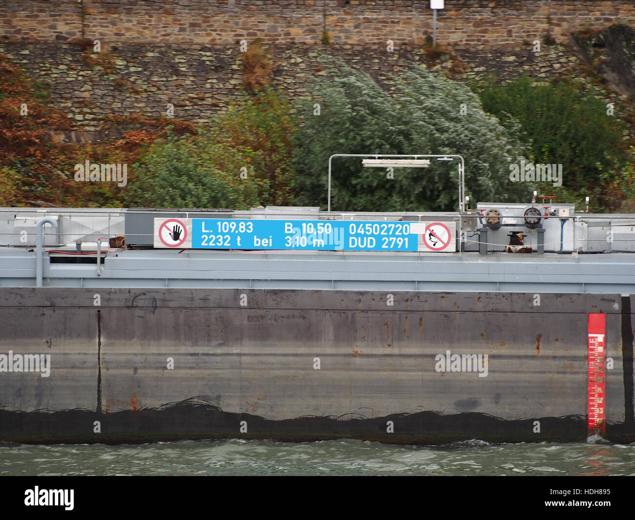 EILTANK 24 (Schiff, 1983) ENI 04502720 auf dem Rhein bei Oberwesel pic3 Stockfoto