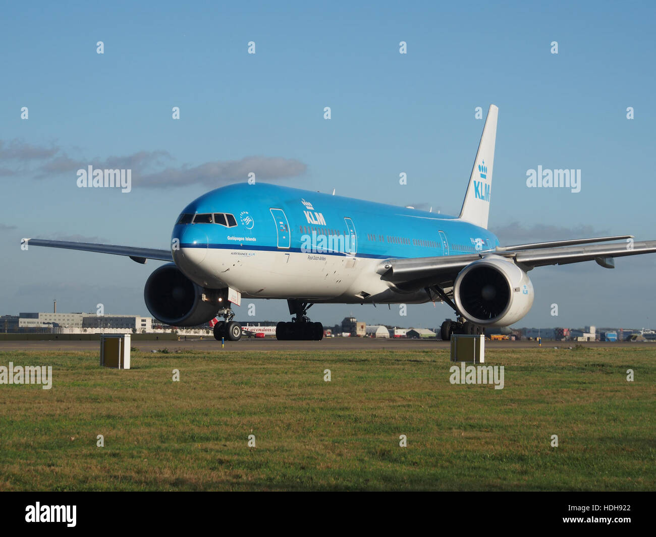 PH-Qualifizierungsgesellschaft (Flugzeuge) Rollen auf dem Flughafen Schiphol in Richtung Start-und Landebahn 36L pic2 Stockfoto
