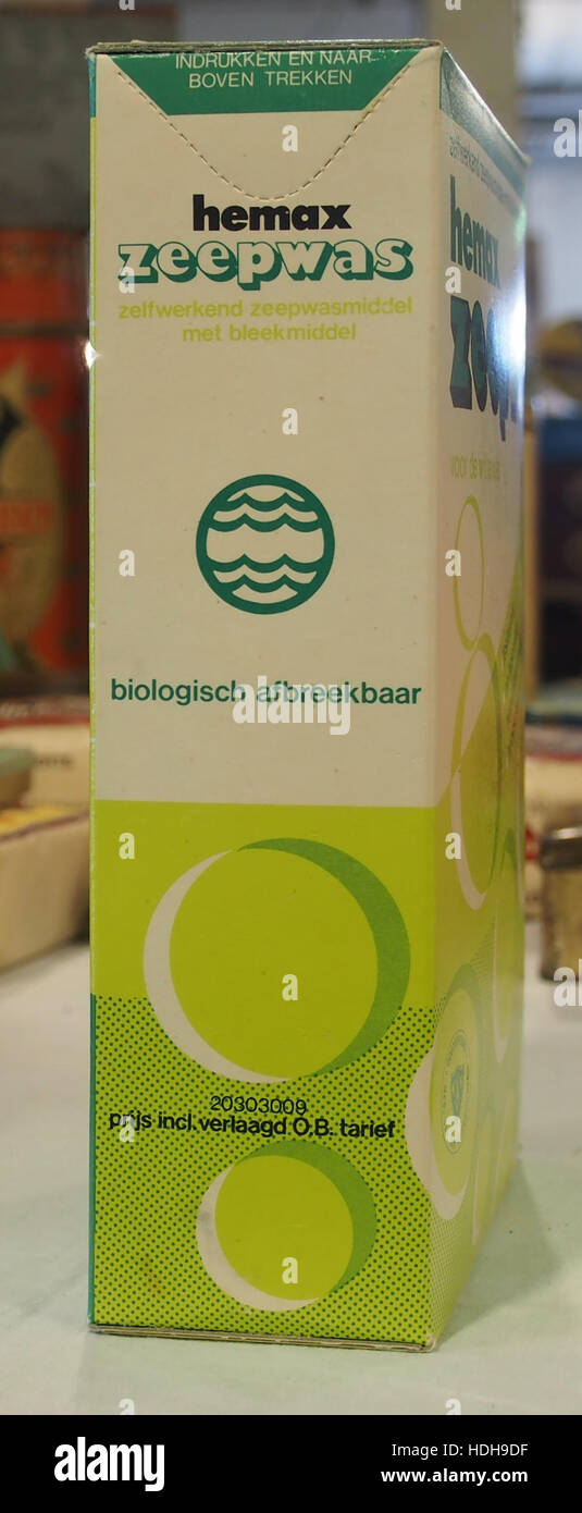 Hemax Zeepwas ist ein Reinigungsprodukt, das für seine Wirksamkeit bei der Entfernung von Schmutz und Flecken bekannt ist und weit verbreitet für Haushaltsreinigungsanwendungen verwendet wird. Stockfoto