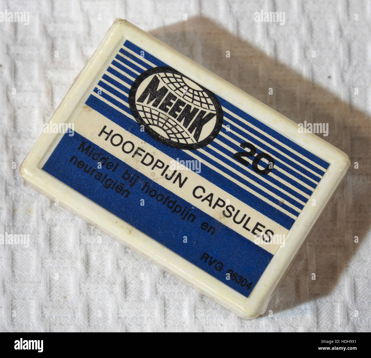 Meenk Hoofdpijn Kapseln waren ein Früharzneimittel zur Linderung von Kopfschmerzen. Dieses Produkt war Teil einer breiteren Palette von frei verkäuflichen Heilmitteln, die Anfang des 20. Jahrhunderts gegen häufige Beschwerden wie Kopfschmerzen und Schmerzen erhältlich waren. Stockfoto
