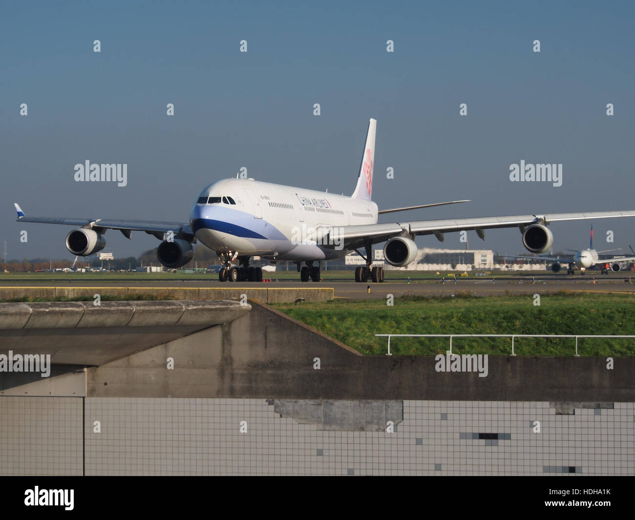 B-18805 (Flugzeuge) China Airlines Airbus A340-313 - Cn 415 am Schiphol pic1 Stockfoto