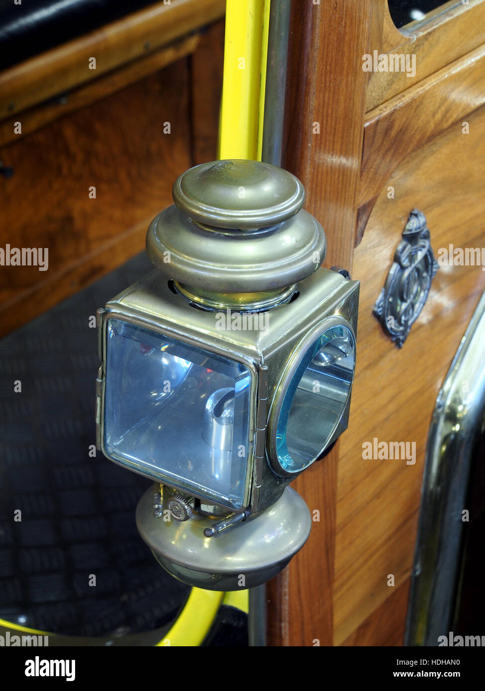 Dieses Bild zeigt einen Ford Model T Landaulette aus dem Jahr 1908, ein klassisches Automobil, das für sein innovatives Design bekannt ist. Das Fahrzeug repräsentiert die frühe Automobilgeschichte und den Aufbruch der Serienautos in den USA Stockfoto