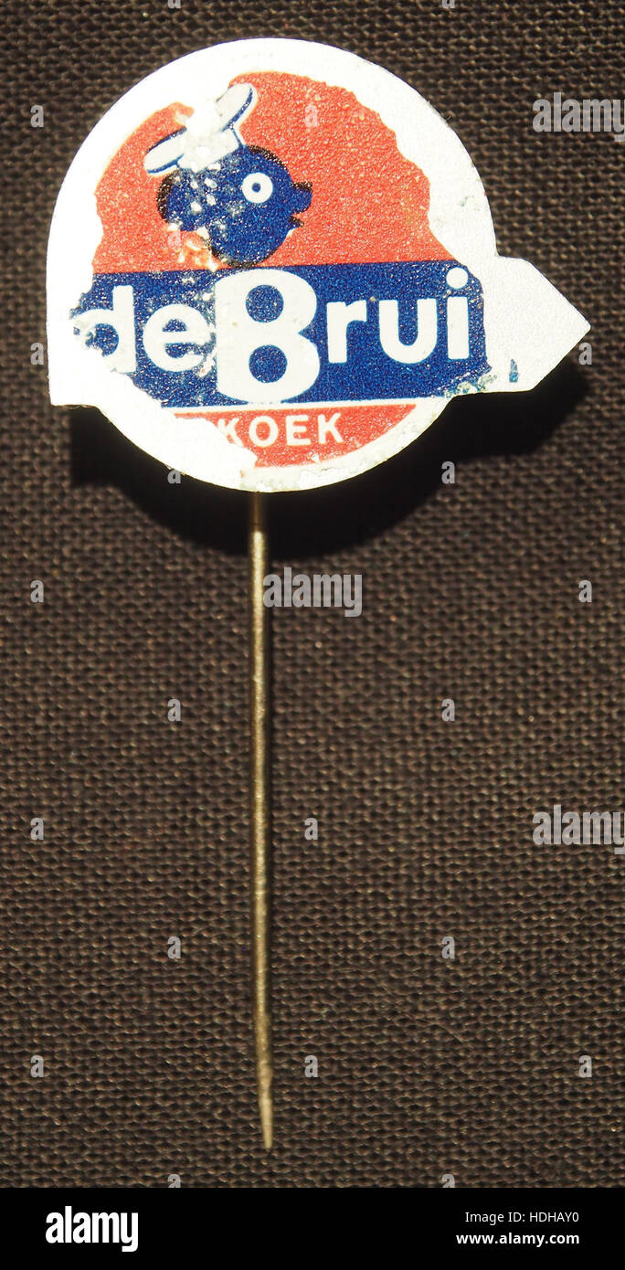 Die *de Bruin koek speltje* ist eine traditionelle niederländische Kekspresse, die für dekorative Designs auf Keksen verwendet wird. Das Werkzeug spiegelt die niederländische kulinarische Kultur und Backtraditionen wider. Stockfoto