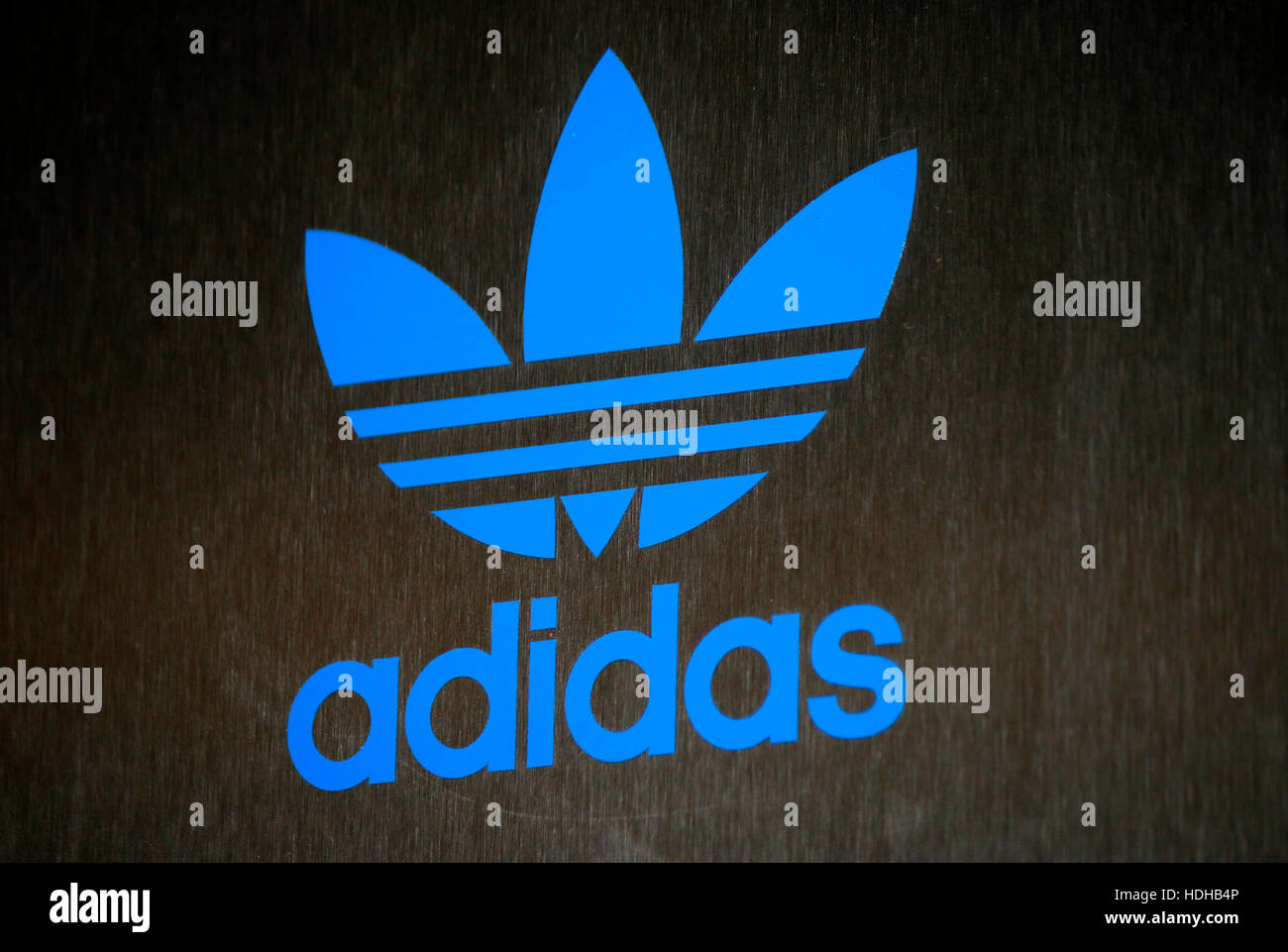 Adidas Logo Stockfotos und -bilder Kaufen - Alamy