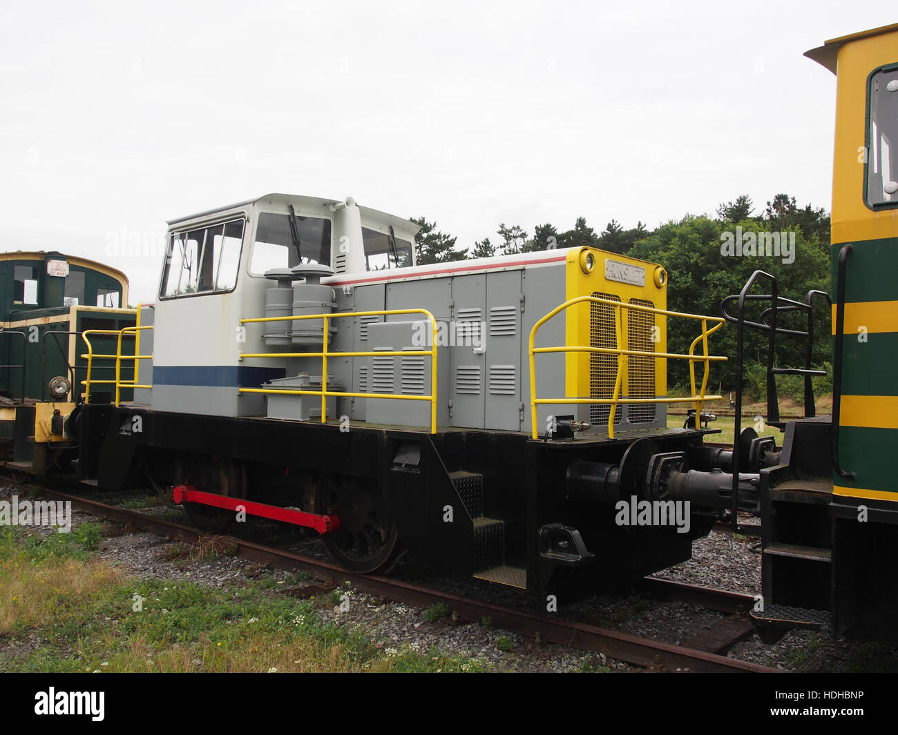 Die Hunslet-Lokomotive wird auf der CFV3V in Aktion gezeigt und demonstriert ihre technische und betriebliche Effizienz. Diese Dampflokomotive ist Teil einer Sammlung, die historische Eisenbahntechnik bewahrt. Stockfoto