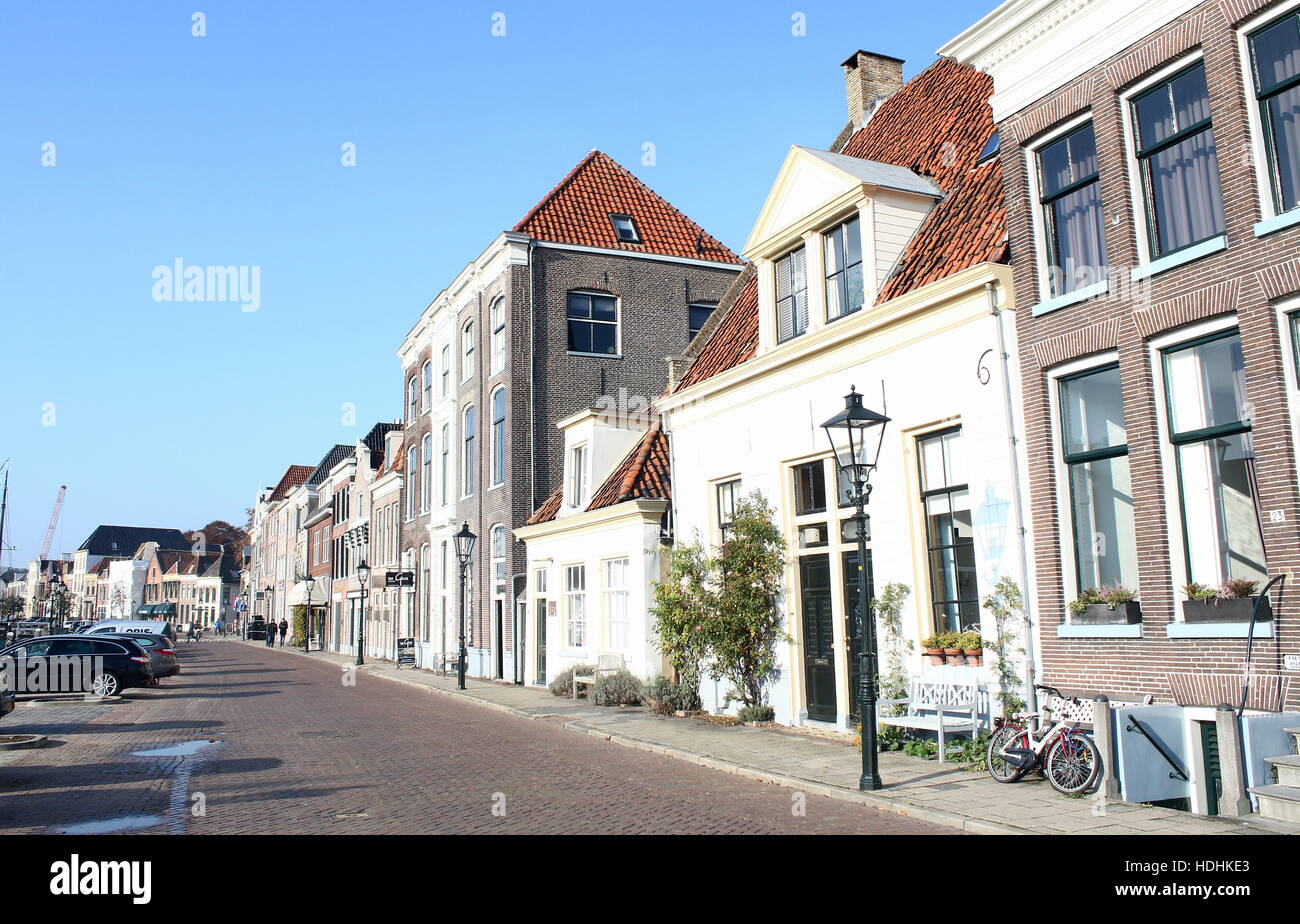 Alte Häuser am Thorbeckegracht / Thorbecke canal im Stadtzentrum von Zwolle, Niederlande Stockfoto