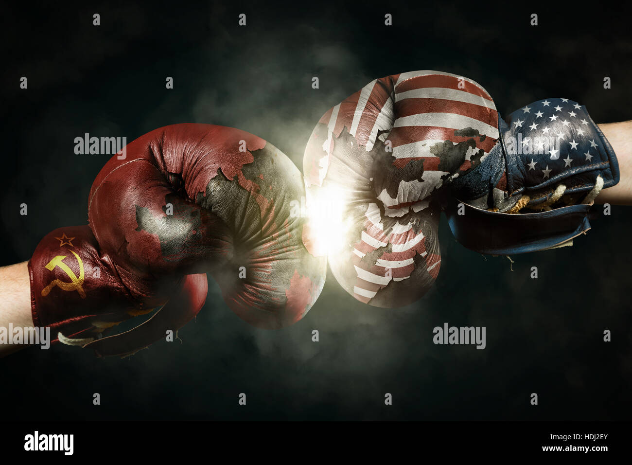 Kalten Krieg zwischen Russland und den USA symbolisiert mit Boxhandschuhen Stockfoto