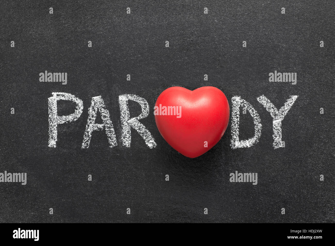 Parodie-Wort handschriftlich auf Tafel mit Herzsymbol statt O Stockfoto