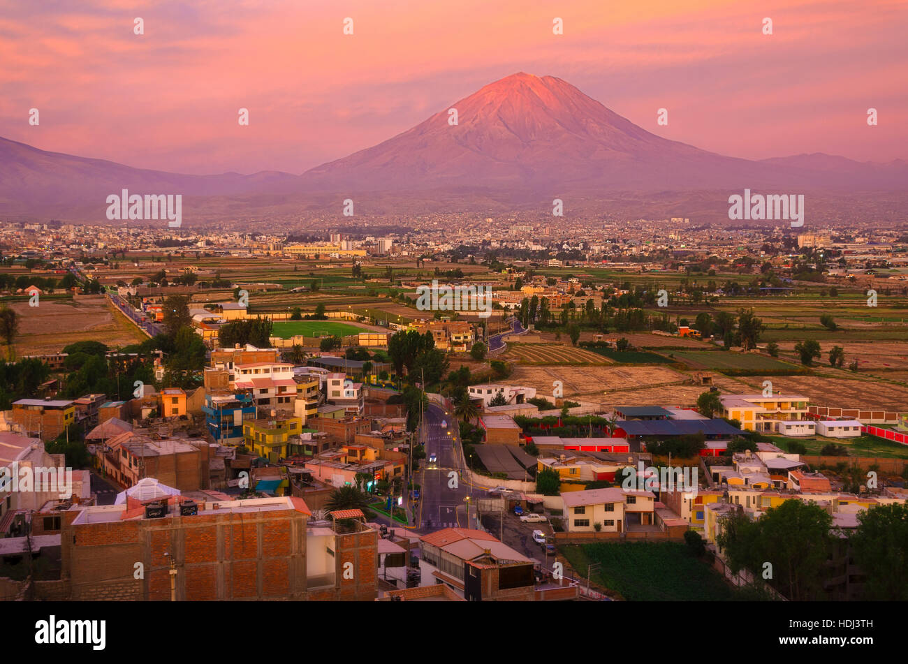 Blick vom Sachaca Bezirk, Arequipa Peru. Stockfoto