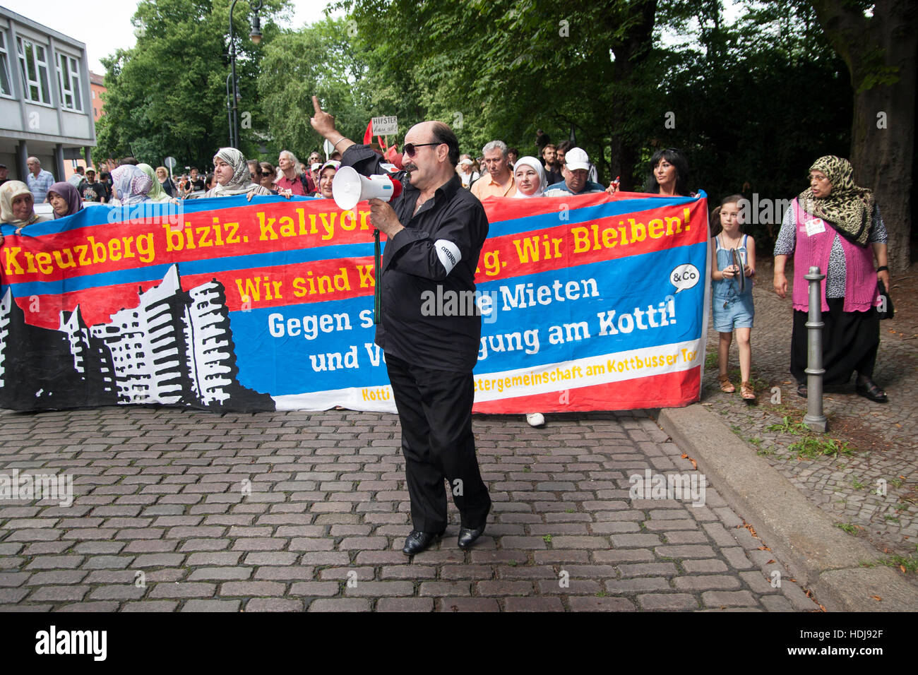 Demonstration gegen steigende Mieten von Kotti & Co., eine Gemeinschaft der Mieter am Kottbusser Tor. Berlin, Deutschland. Stockfoto