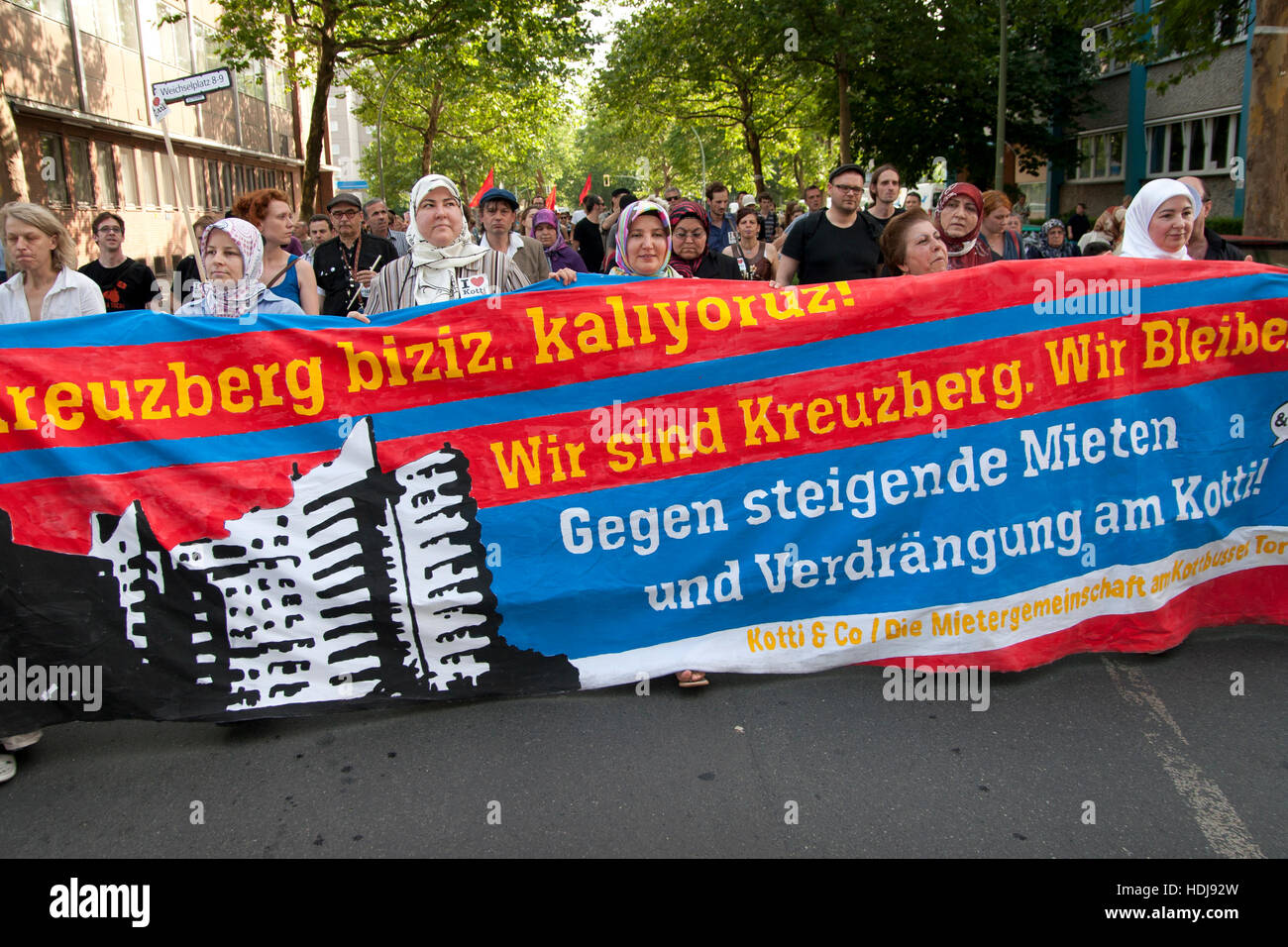 Demonstration gegen steigende Mieten von Kotti & Co., eine Gemeinschaft der Mieter am Kottbusser Tor. Berlin, Deutschland. Stockfoto