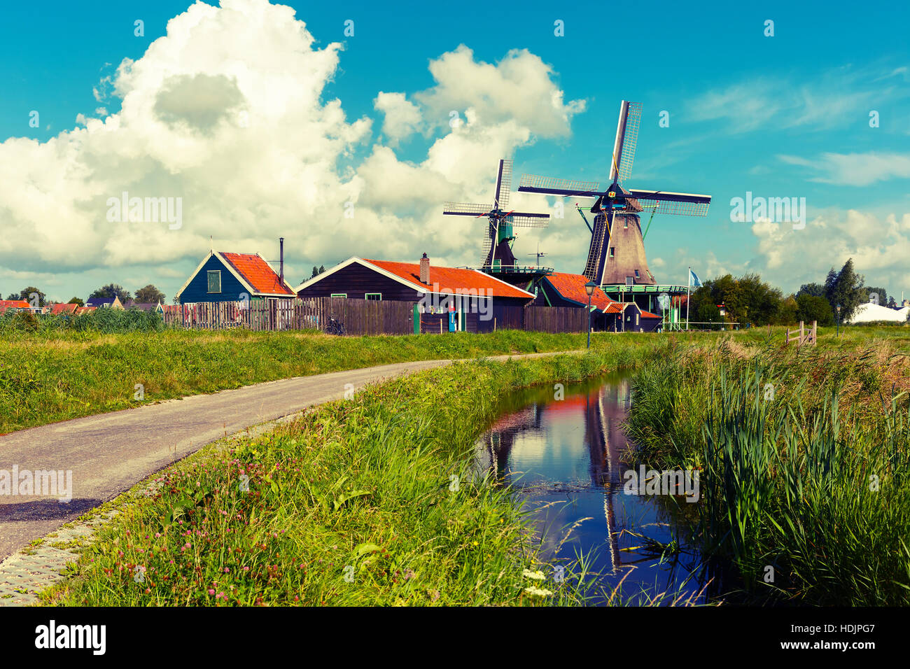 Windmühlen in Zaanse Schans, Holland, Niederlande Stockfoto
