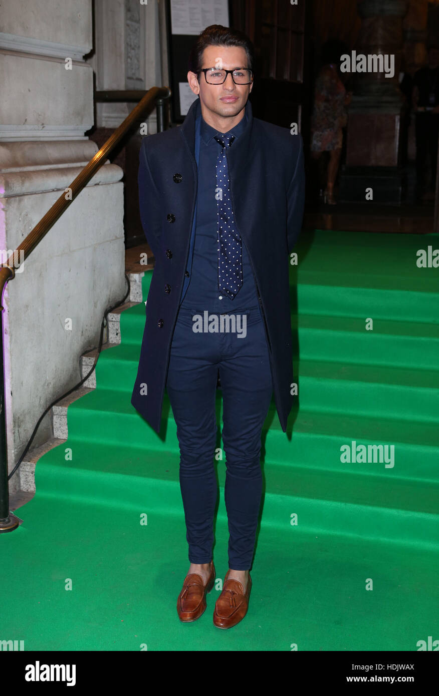 Gäste Ankunft um Specsavers Brillenträger der Jahr jährliche Zeremonie feiern die stilvollsten Brillenträger, zugunsten von Anti-Mobbing Charity Kidscape Featuring: Ollie Locke wo: London, Vereinigtes Königreich bei: 11. Oktober 2016 Stockfoto