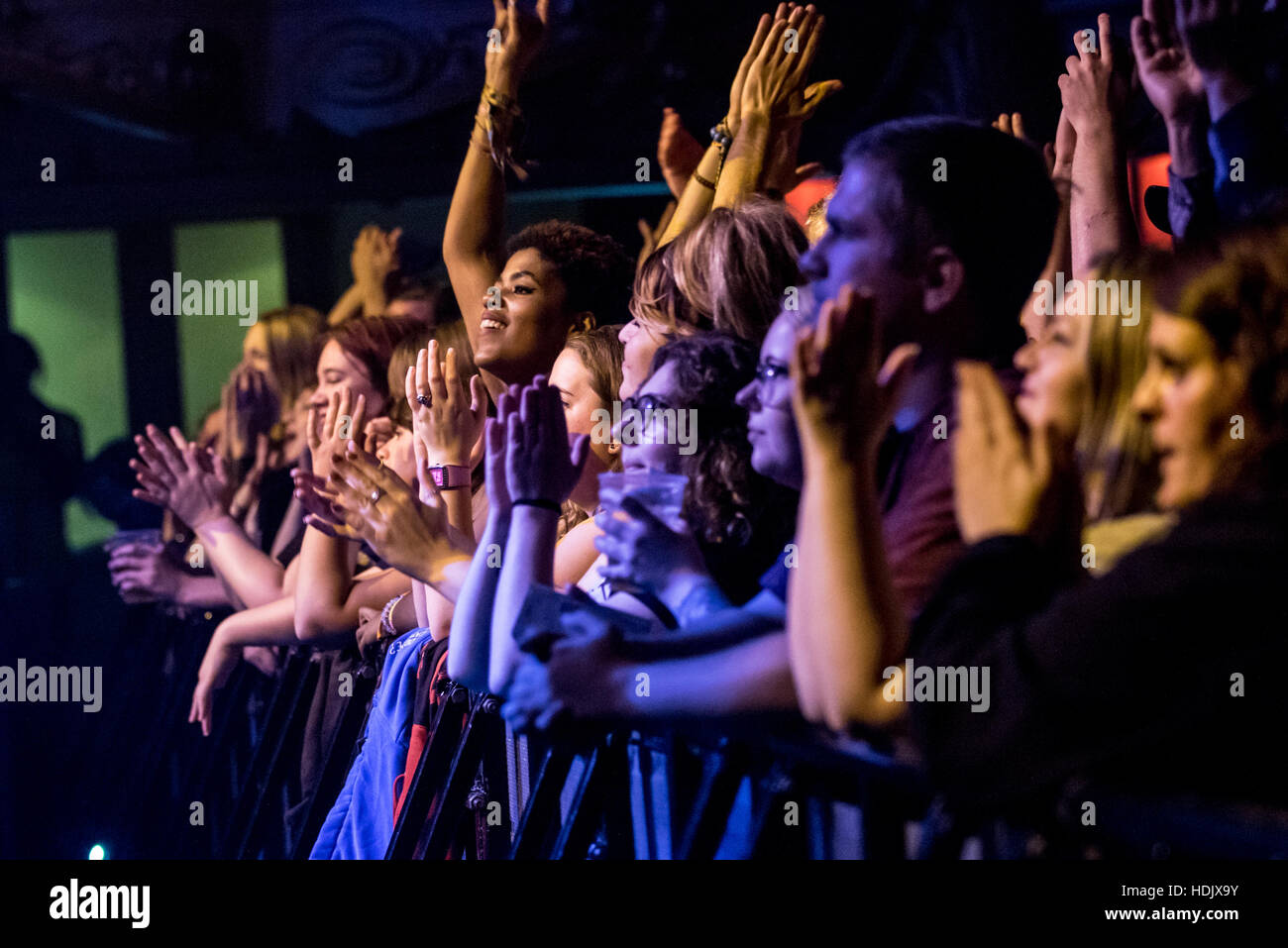 Weniger als Jake Höchstleistungen live Feuerball Betankung The Fire "Tour 2016 Featuring: Atmosphäre wo: Bournemouth, Vereinigtes Königreich bei: 11. Oktober 2016 Stockfoto