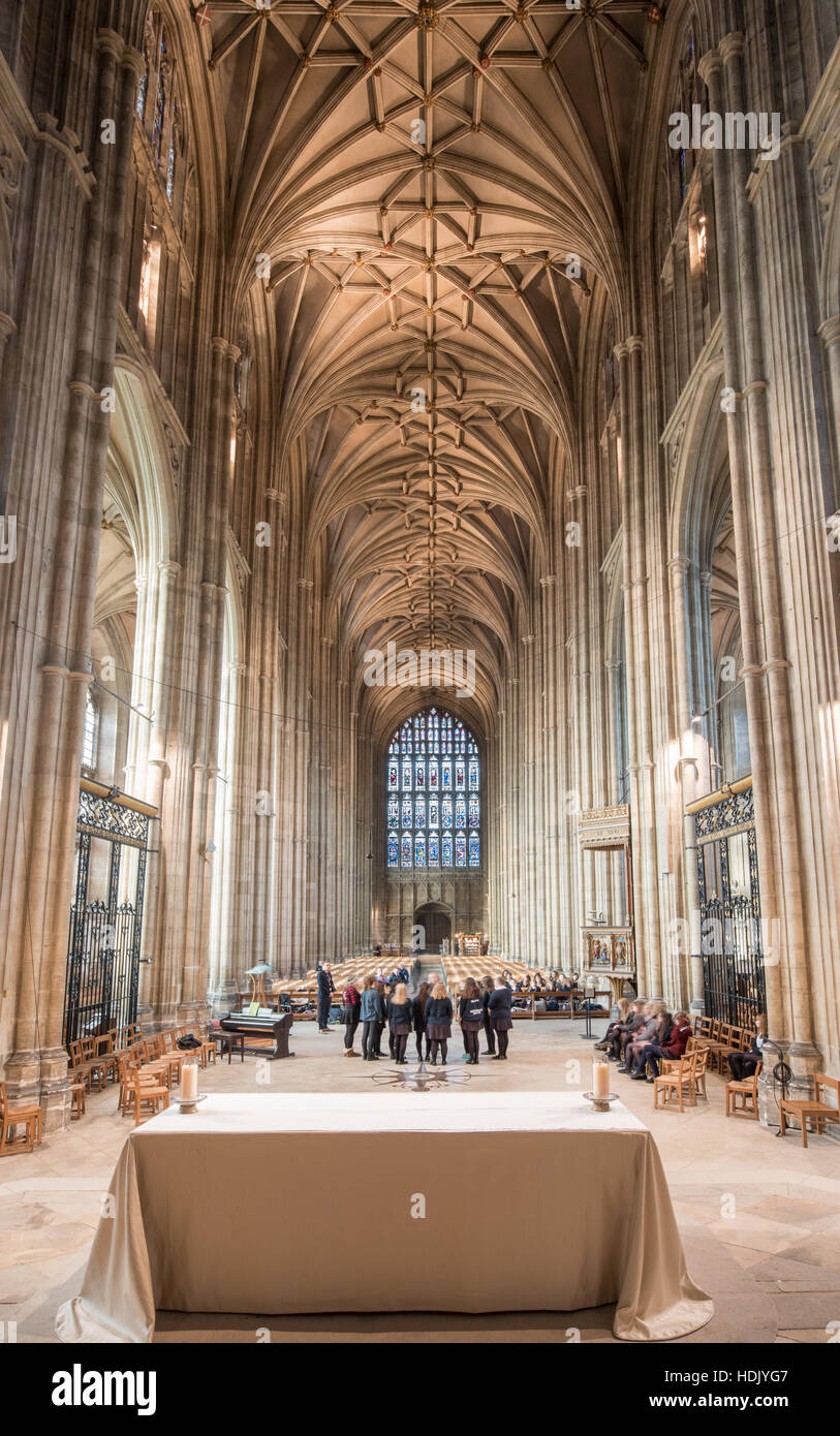 Schiff an die Kathedrale von Canterbury, England, gegründet im 6. Jahrhundert, umgebaut im romanischen Stil von den Normannen im 11. Jahrhundert Stockfoto