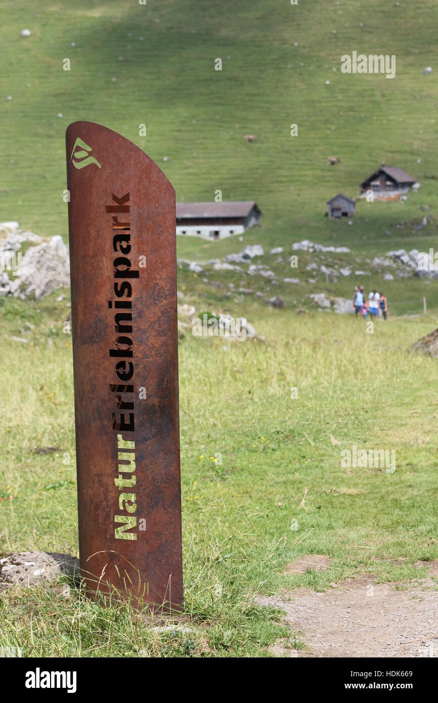 Ein Zeichen der Identifizierung NaturErlebnispark (Natur Erlebnis Park) in der Nähe der Schweiz Säntis in den Schweizer Alpen. Stockfoto