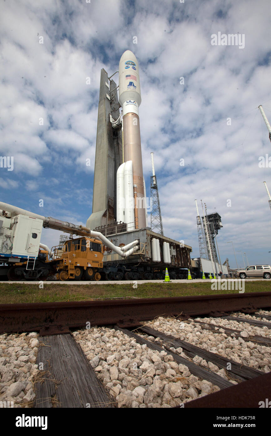 Die United Launch Alliance Atlas V-Rakete mit NASA geostationären operative Umweltsatellit (GOES-R) an Bord Blätter der Cape Canaveral Air Force Station Fahrzeug Integration Anlage auf die Einführung komplexer 18. November 2016 in Cape Canaveral, Florida reisen. Stockfoto
