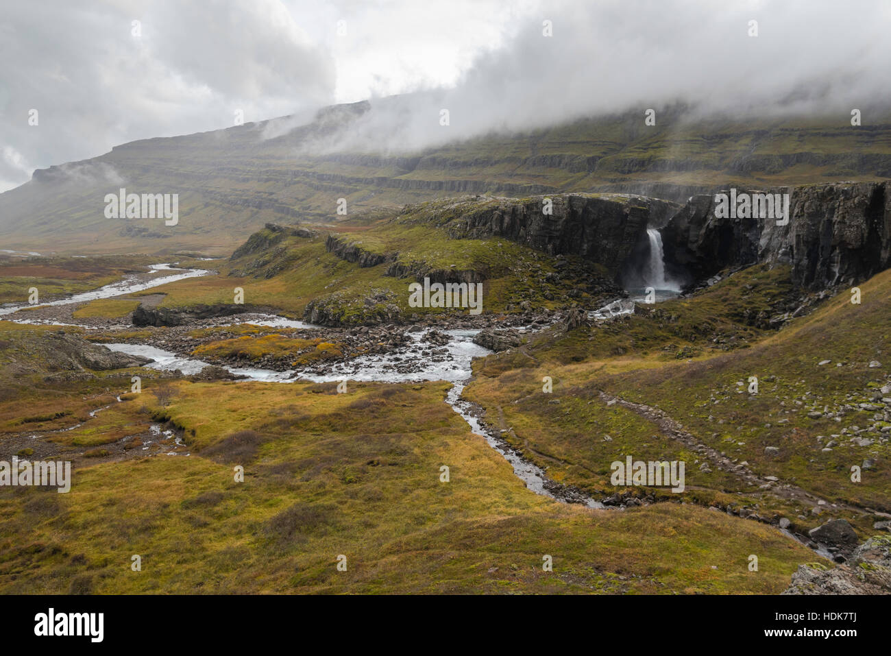 Die zerklüftete Landschaft des Fossarfell in Austurland in Ost-Island. Stockfoto