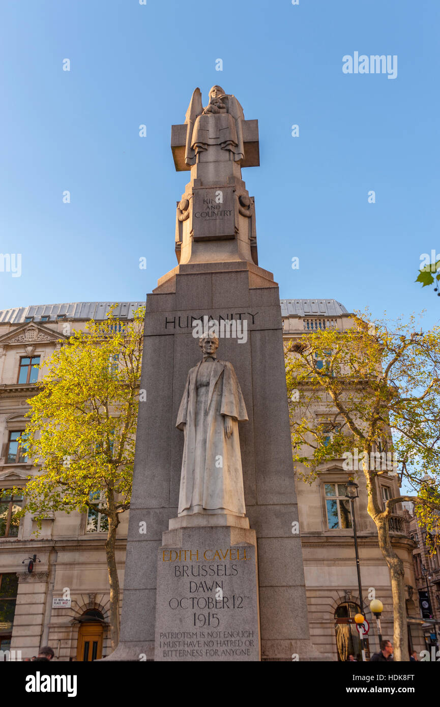 Statue, Edith Cavel außerhalb Sankt Martins im Feld Trafalgar Square in London. Stockfoto