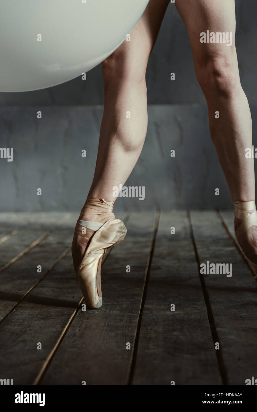 Bullige Ballett Tänzerin Beine in pointes Stockfoto