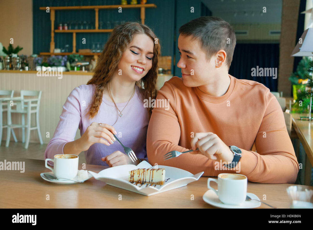 Frau und ein Mann im café Stockfoto