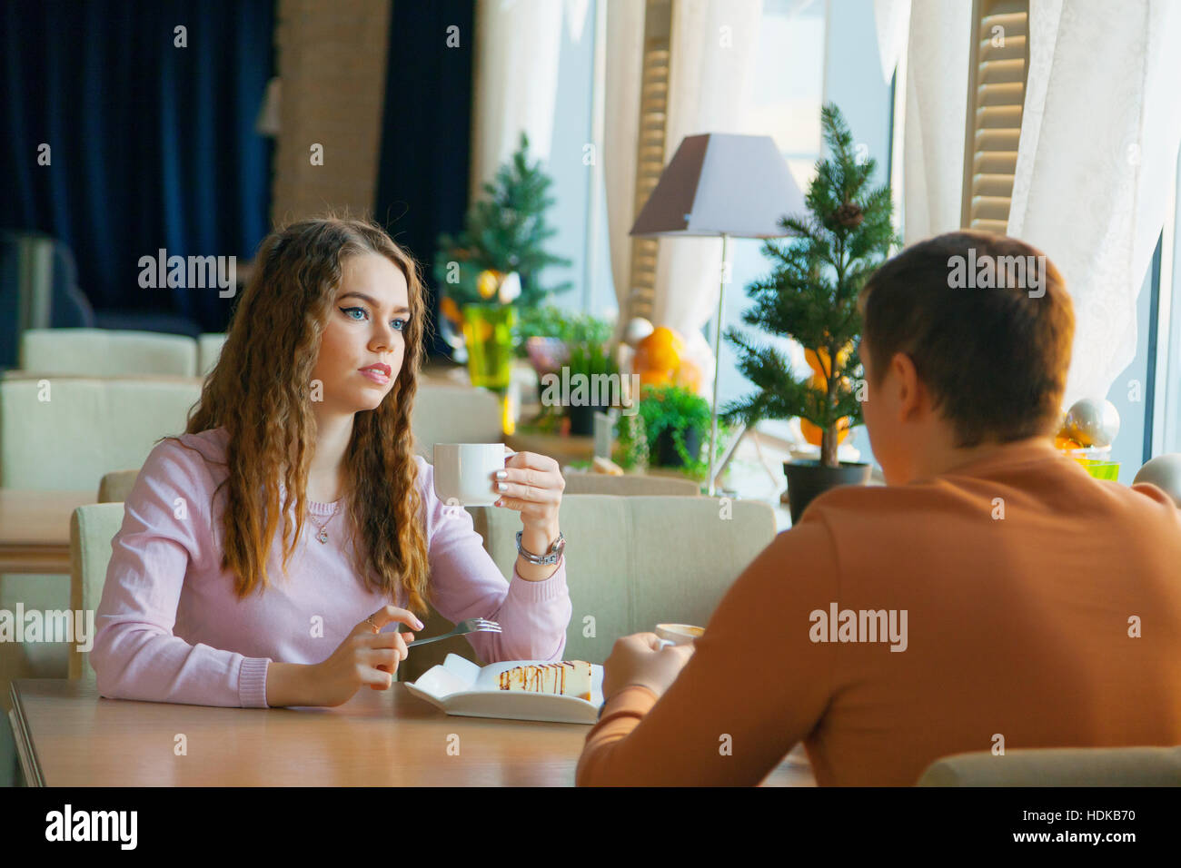 Frau und ein Mann im café Stockfoto