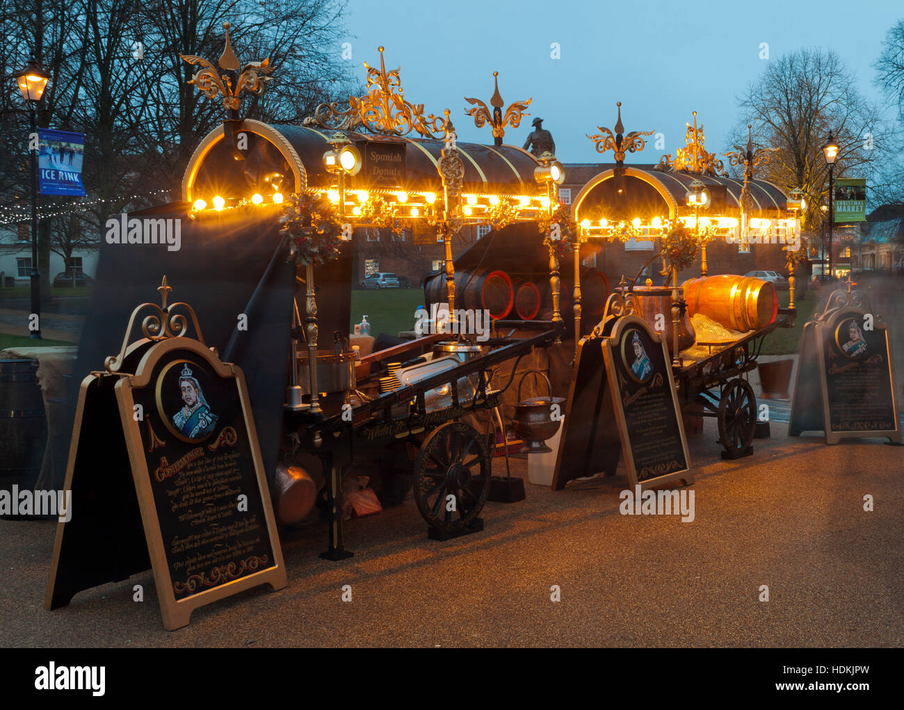 Dekorative Winchester Weihnachtsmarkt Glühwein Wein Karren. Stockfoto