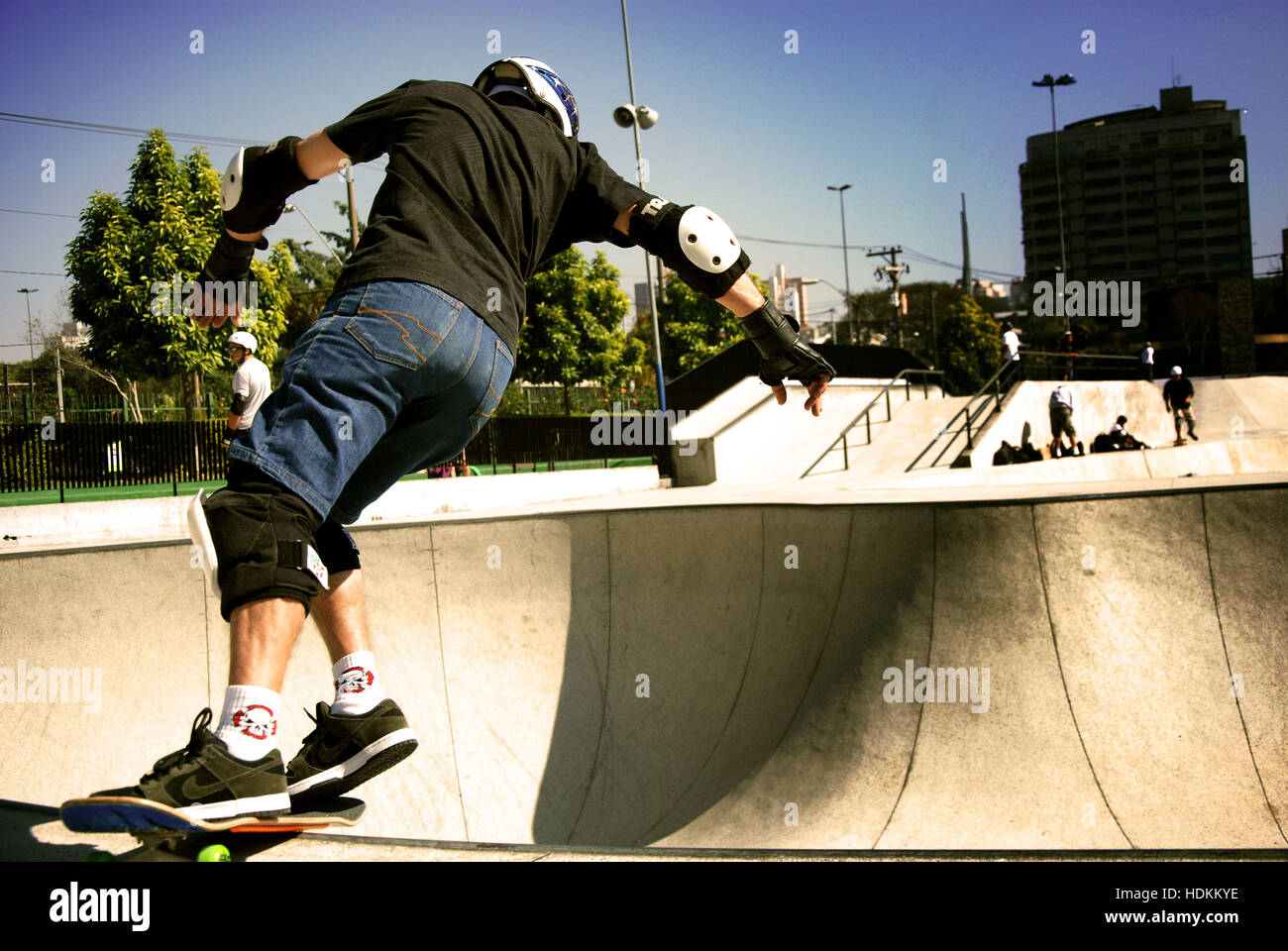 Mann, skateboarding Stockfoto