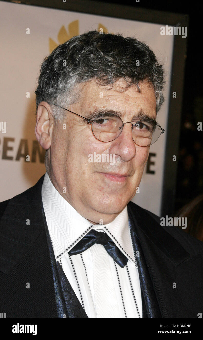 Elliott Gould bei der Premiere des Films "Ocean's Twelve" in Grauman Chinese Theatre am 8. Dezember 2004 in Los Angeles. Bildnachweis: Francis Specker Stockfoto