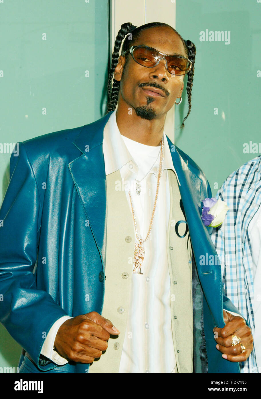 Snoop Dogg bei der Premiere für den Film "Catwoman" in Los Angeles am 19. Juli 2004.  Bildnachweis: Francis Specker Stockfoto