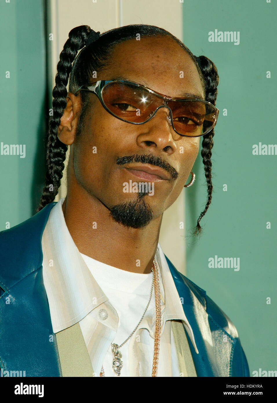 Snoop Dogg bei der Premiere für den Film "Catwoman" in Los Angeles am 19.  Juli 2004. Bildnachweis: Francis Specker Stockfotografie - Alamy