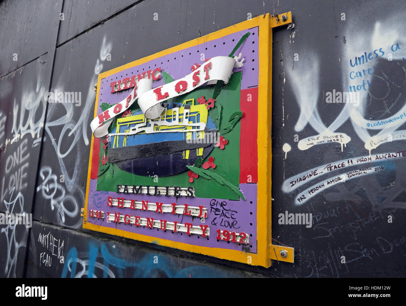 Titanic Hope Lost - Belfast International Peace Wand Cupar Weg, West Belfast, NI, UK Stockfoto