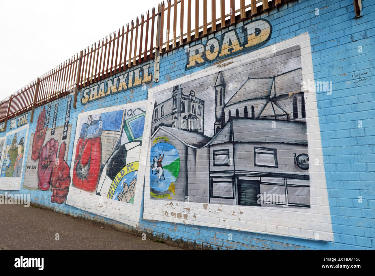 Shankill Road, Belfast International Peace Wand Cupar Weg, West Belfast, NI, UK Stockfoto