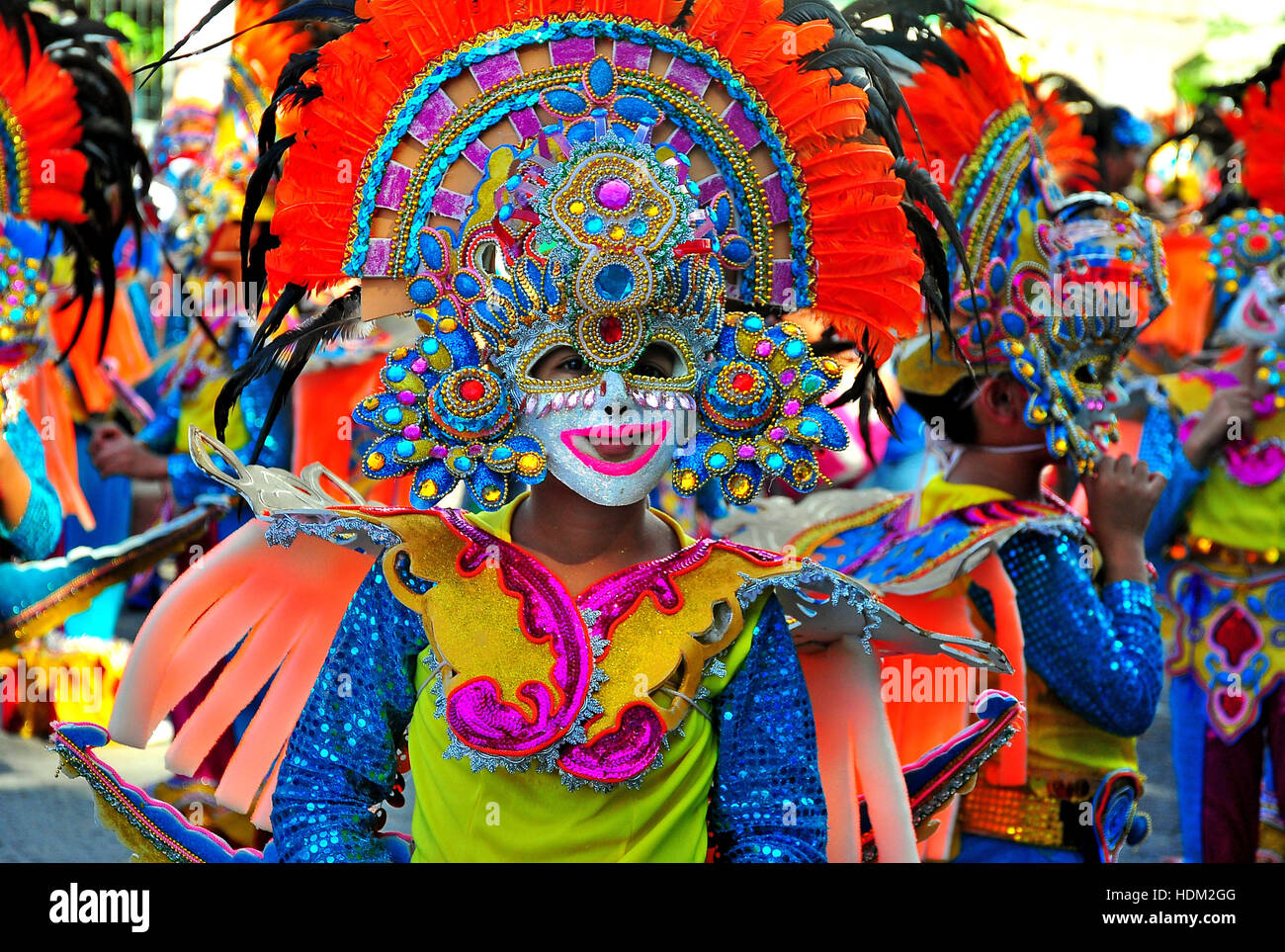 Straßenkünstler während des Bacolod Masskara Festivals jeden Oktober in Bacolod City, Philippinen. Stockfoto