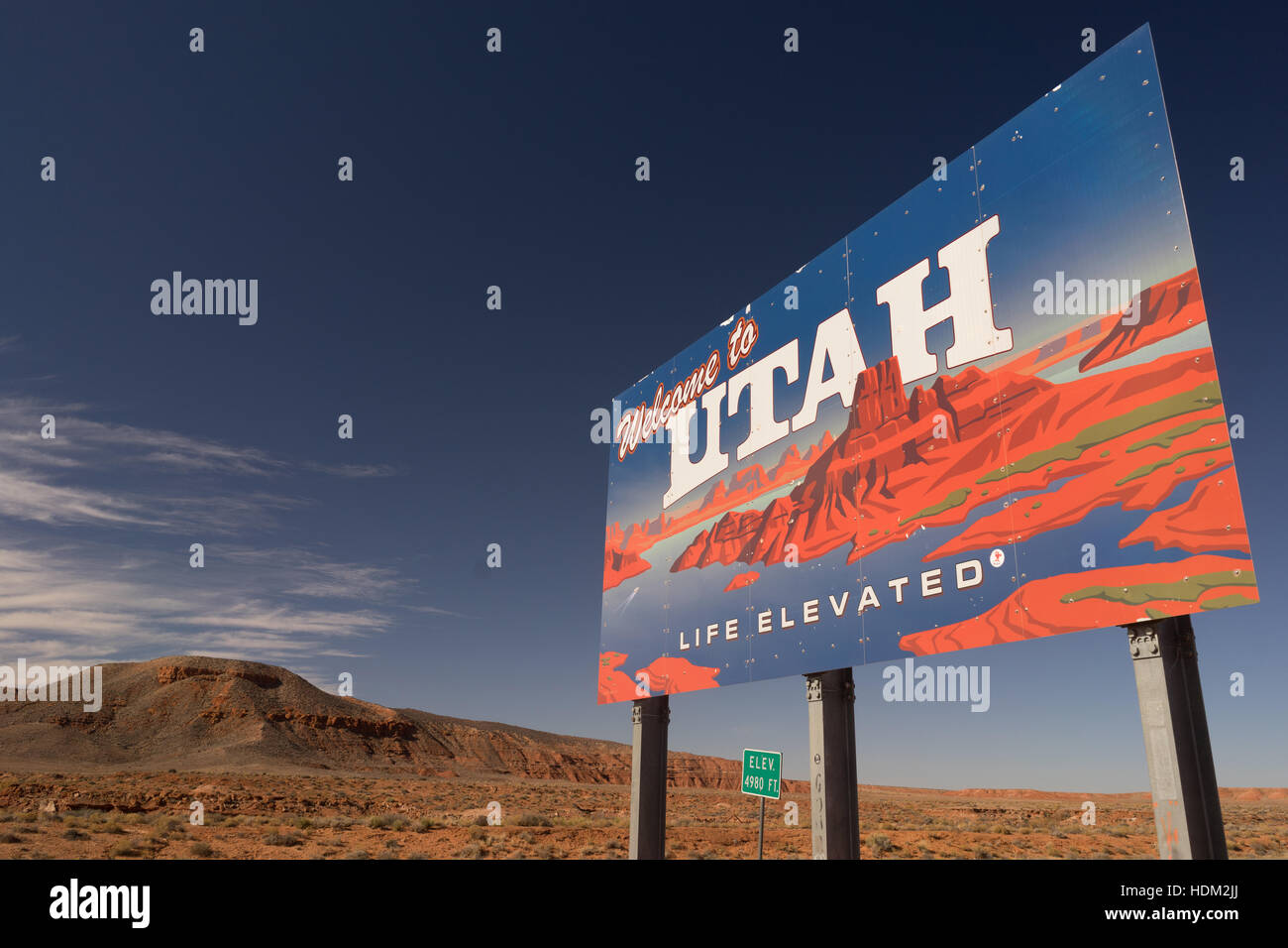 Blauer Himmel und Willkommen bei Utah Willkommen Schild Stockfoto