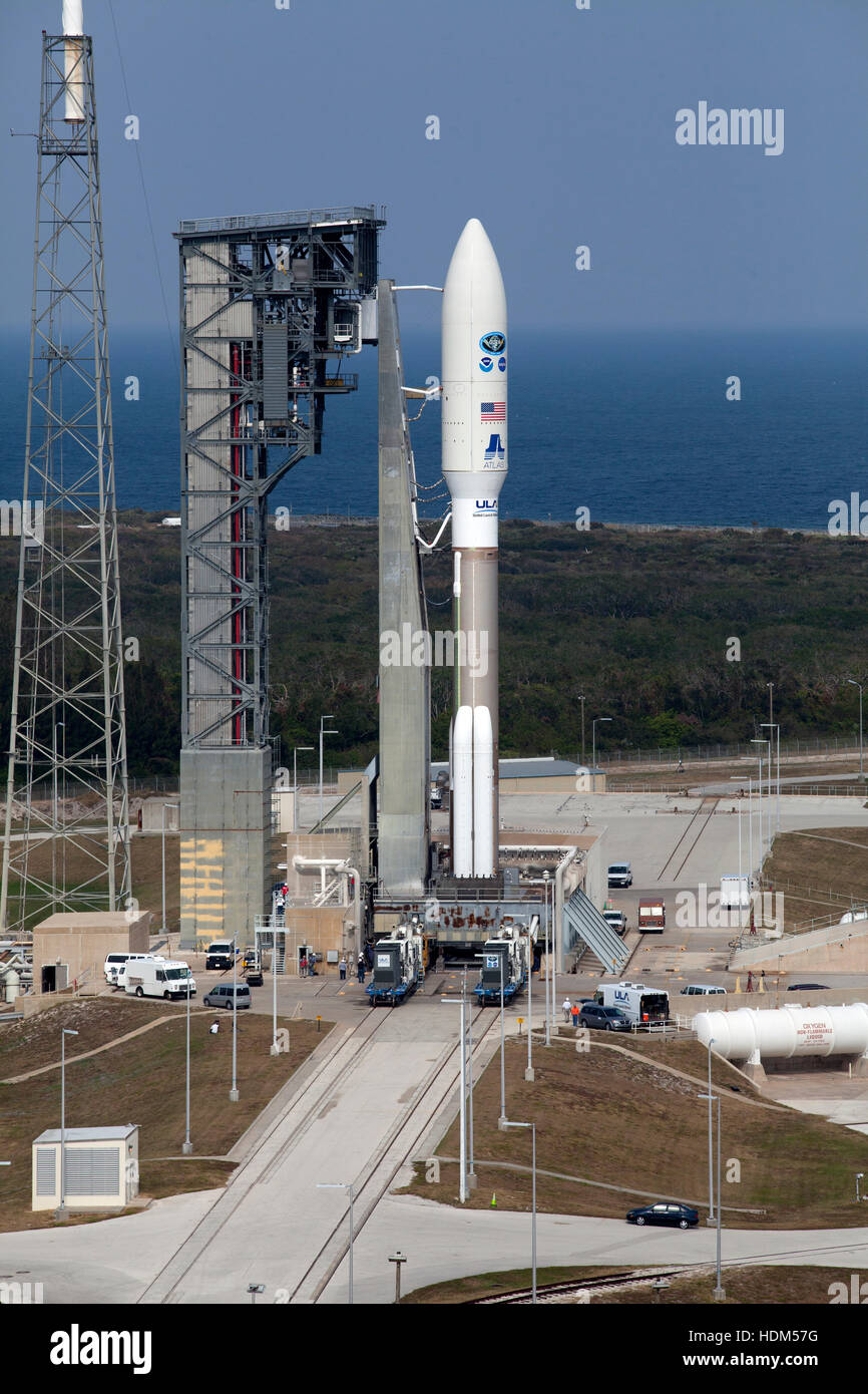 Die United Launch Alliance Atlas V-Rakete mit der NASA geostationären operative Umweltsatellit (GOES-R) an Bord kommt bei der Cape Canaveral Air Force Station Raum starten komplexe 41 18. November 2016 in Cape Canaveral, Florida. Stockfoto