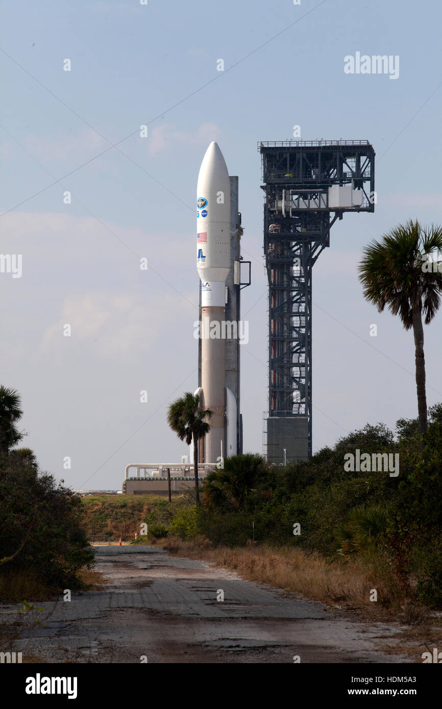 Die United Launch Alliance Atlas V-Rakete mit der NASA geostationären operative Umweltsatellit (GOES-R) an Bord kommt bei der Cape Canaveral Air Force Station Raum starten komplexe 41 18. November 2016 in Cape Canaveral, Florida. Stockfoto